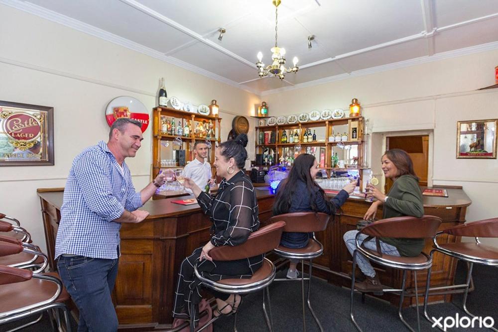 Victoria Hotel Bredasdorp Bagian luar foto