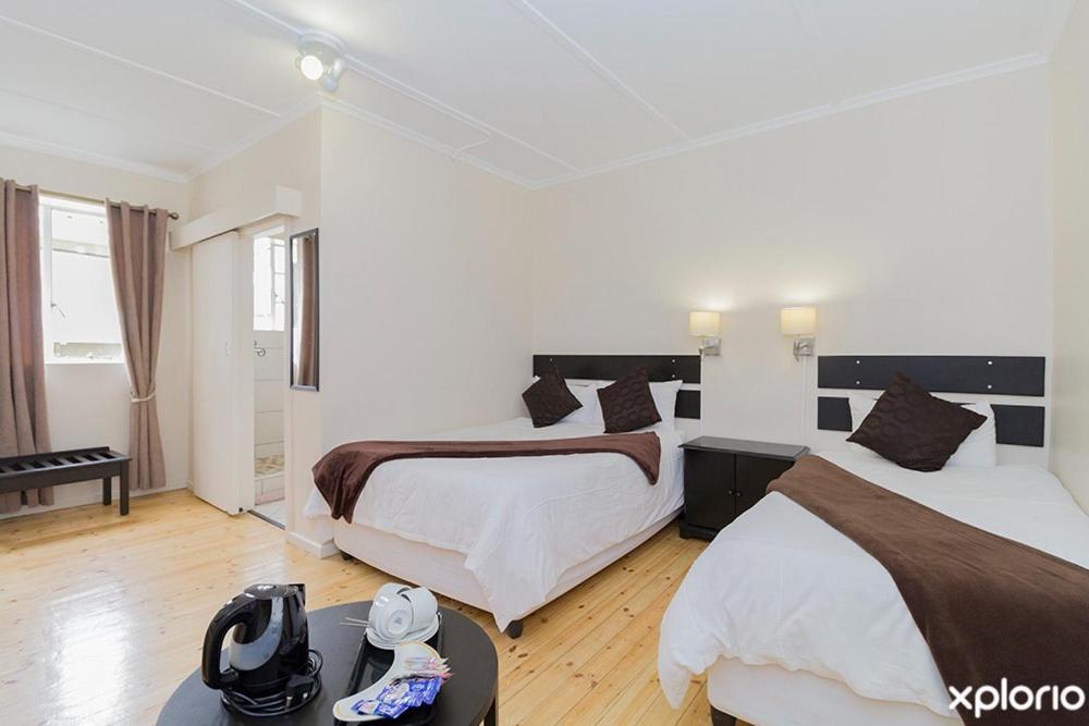 Victoria Hotel Bredasdorp Bagian luar foto