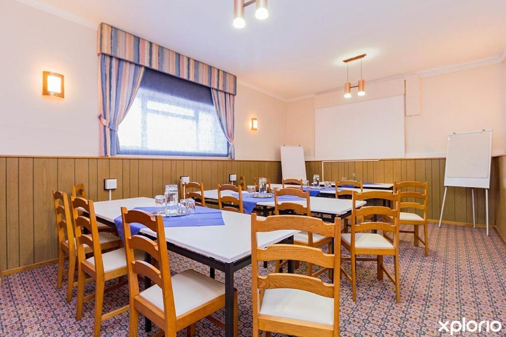 Victoria Hotel Bredasdorp Bagian luar foto