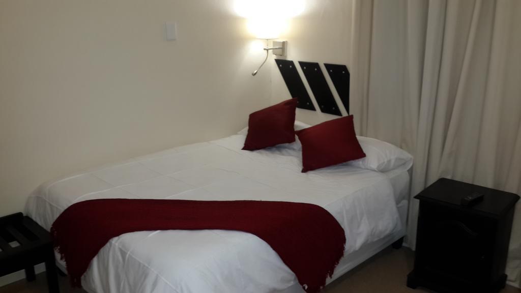 Victoria Hotel Bredasdorp Bagian luar foto